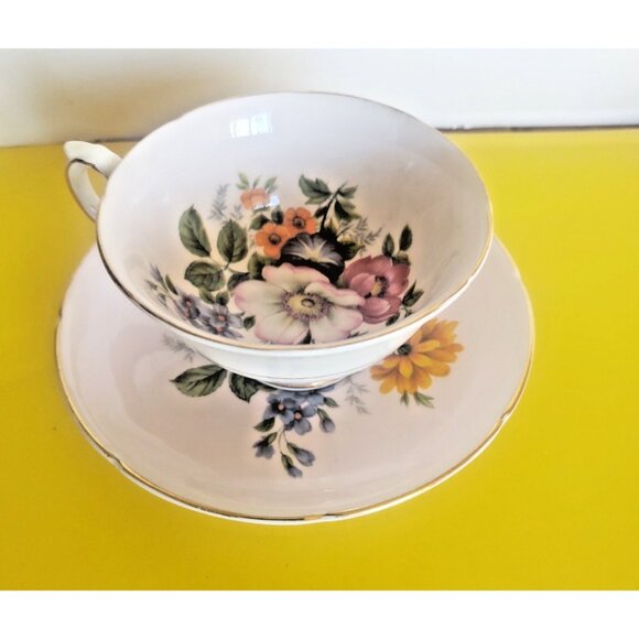 Vintage ROYAL GRAFTON Cup & Saucer Set Floral Bouquet on Pink 1950s - Picture 1 of 10